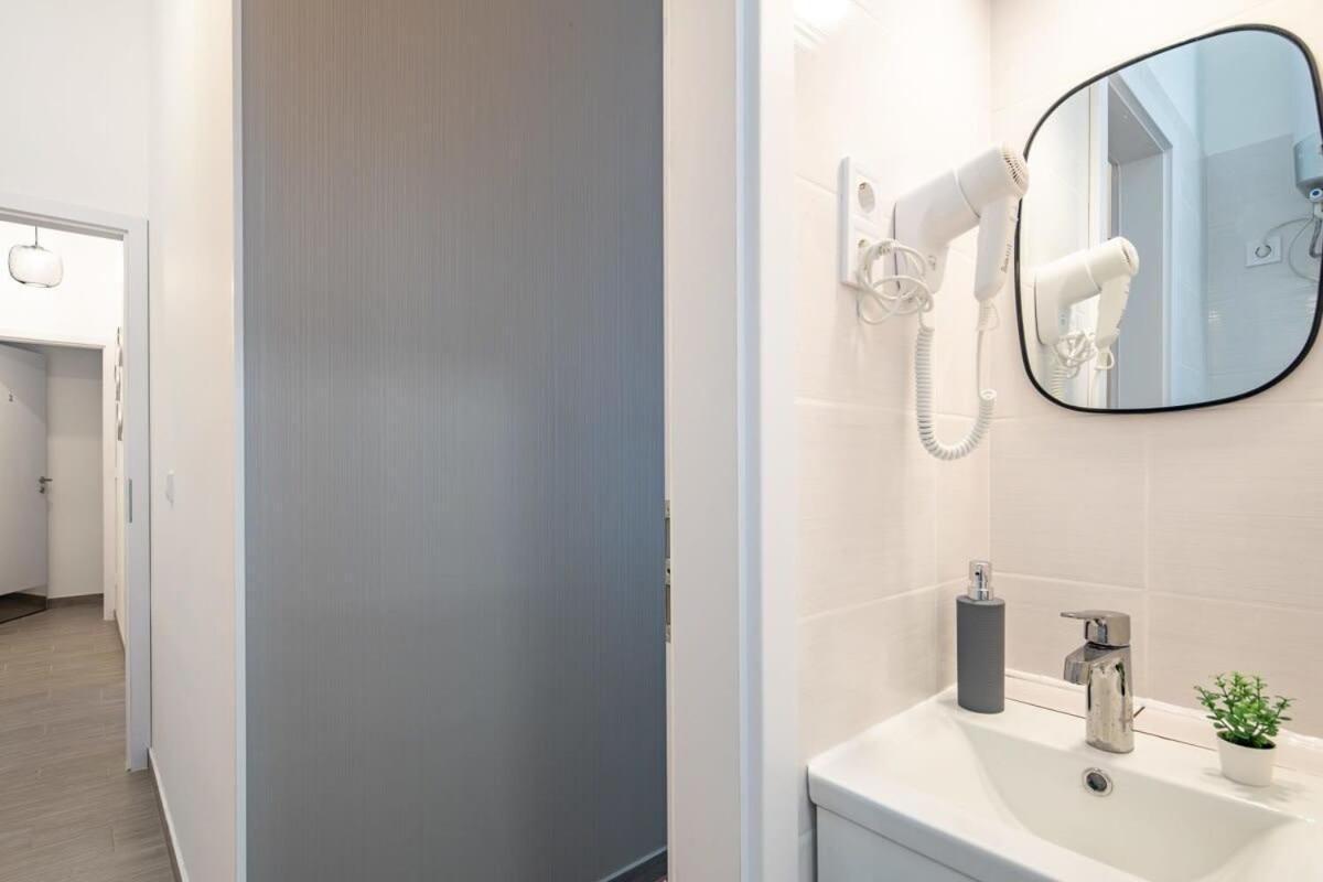 Extra Central - Mini Modern Studio Budapest Luaran gambar
